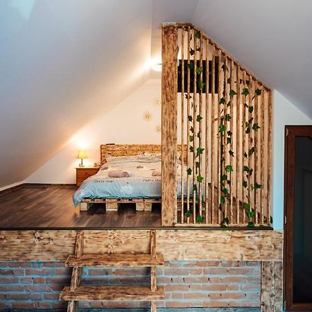 Отель Casa Sara Турда Экстерьер фото